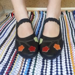💐2/$40💐Point Zero Erika Leather Flower Flats